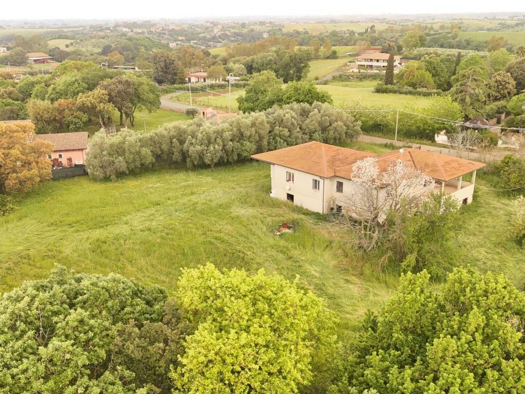 Villa a Aprilia in Via Torre Bruna - Foto 3
