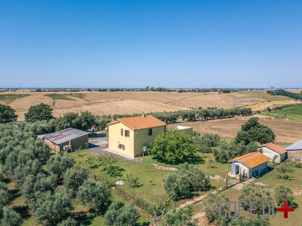 Rustico / casale a Montalto di castro in Via del Poggio - Foto 2