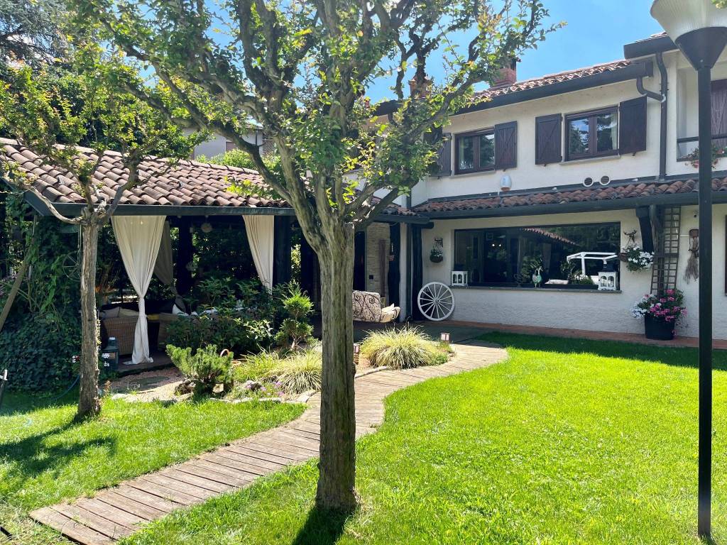 Villa a Imbersago in Via Alessandro Manzoni, 10 - Foto 4