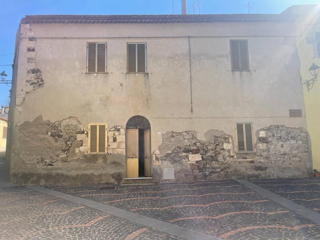 Palazzo / stabile a Perfugas in Piazza A. da Tarros, 4 - Foto 2