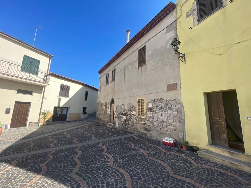 Palazzo / stabile a Perfugas in Piazza A. da Tarros, 4 - Foto 3