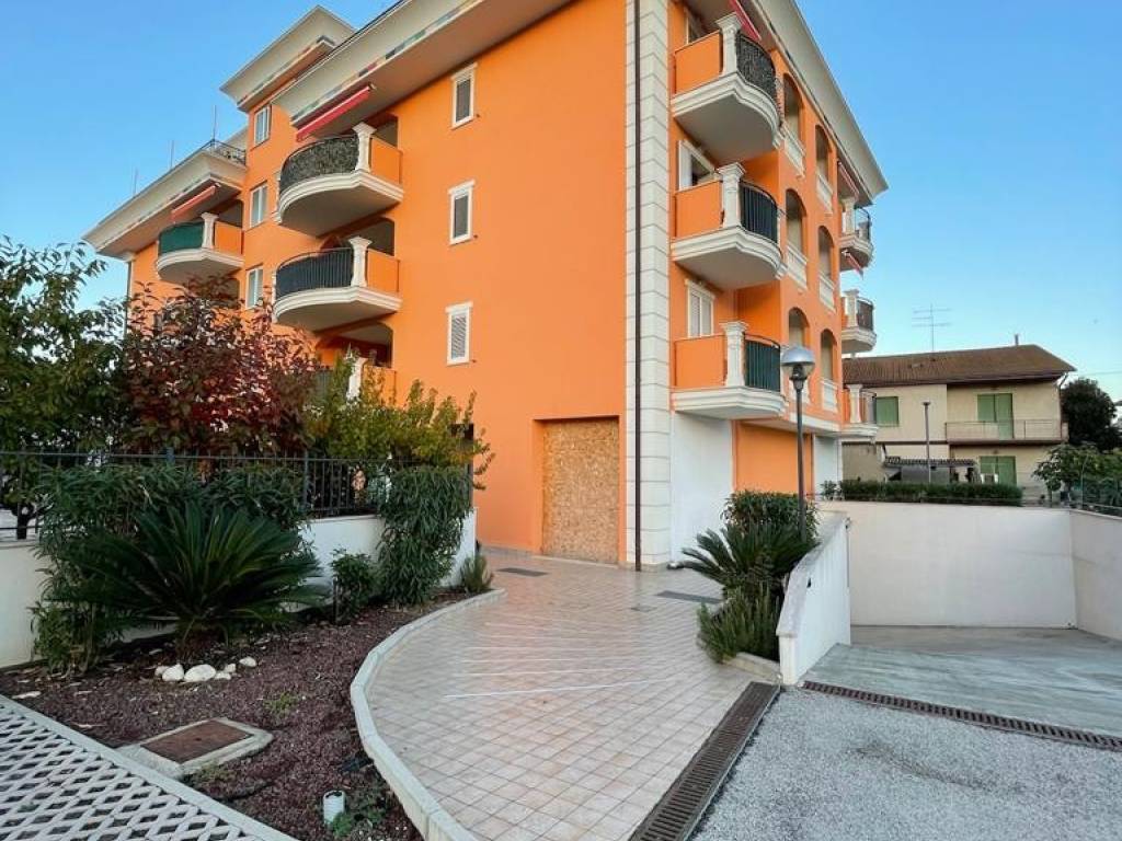 Appartamento a Martinsicuro in Via Cristoforo Colombo, 85 - Foto 2