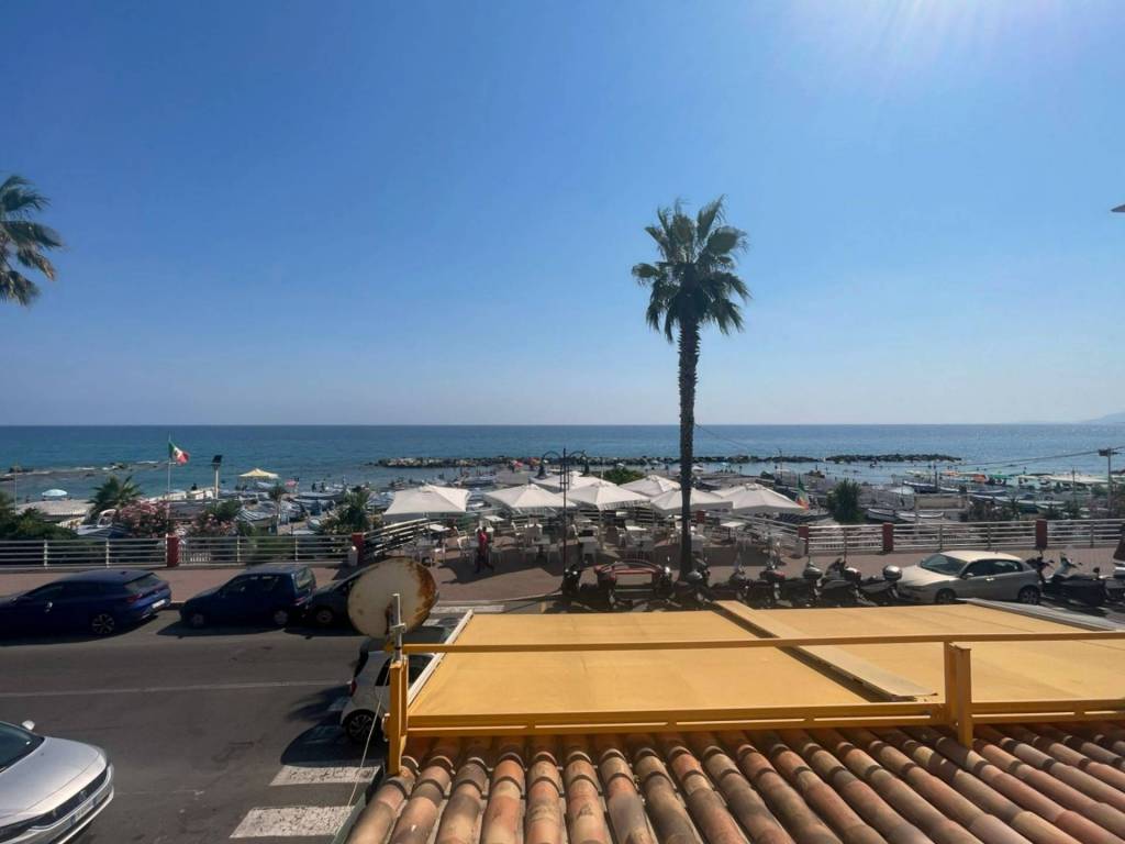 Appartamento a Ventimiglia in Passeggiata Felice Cavallotti - Foto 4