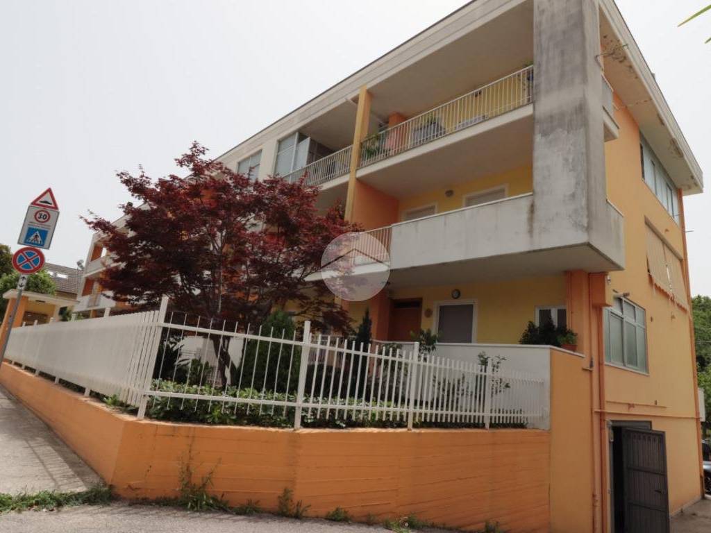 Box / garage a San benedetto del tronto in Via Montagna dei Fiori, 83 - Foto 3