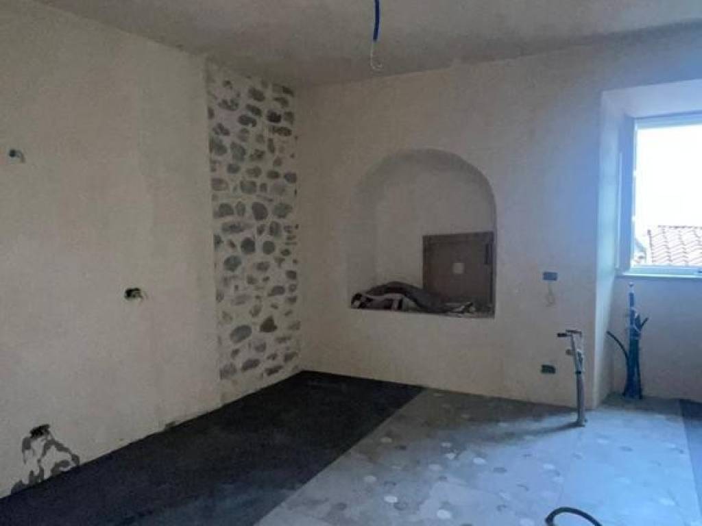 Appartamento a Cannobio in Via Paolo Zaccheo, 16 - Foto 2