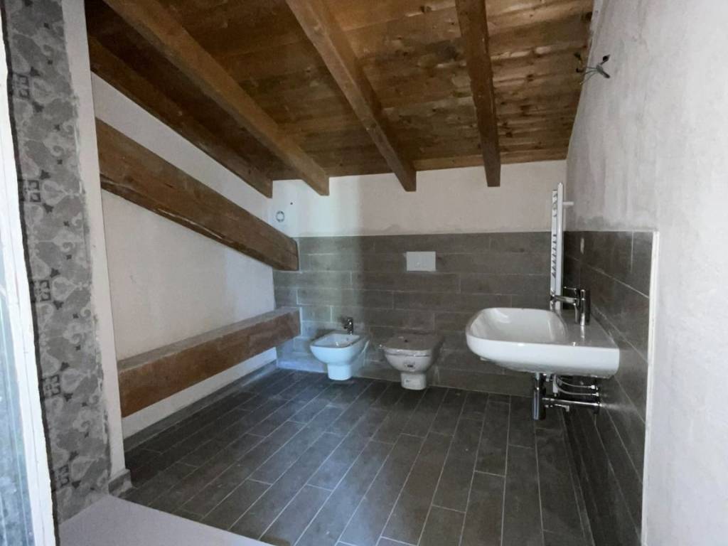 Appartamento a Cannobio in Via Paolo Zaccheo, 16 - Foto 5