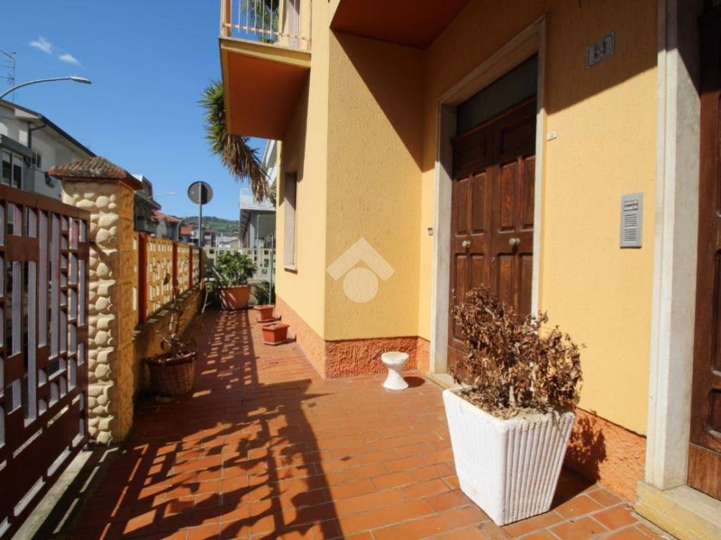 Casa indipendente a Martinsicuro in Via Francesco Paolo Michetti, 23 - Foto 2