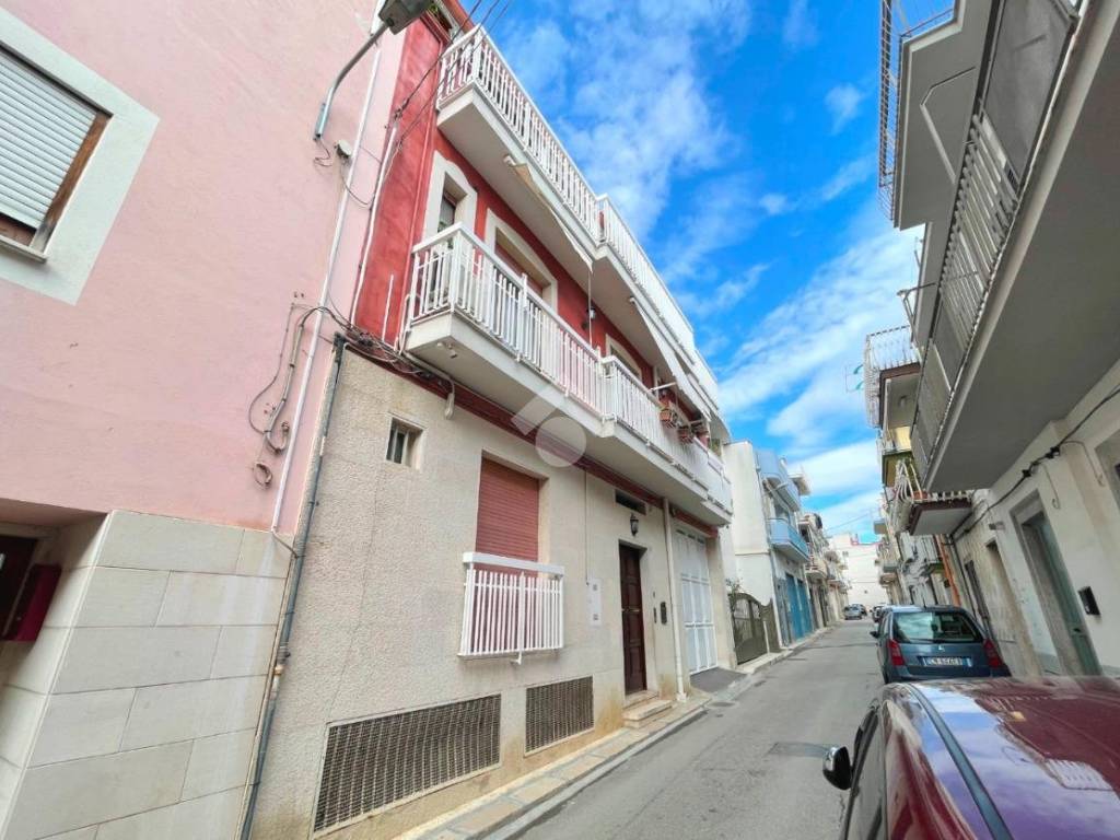 Casa indipendente a Canosa di puglia in Via R. Bonghi, 1 - Foto 2