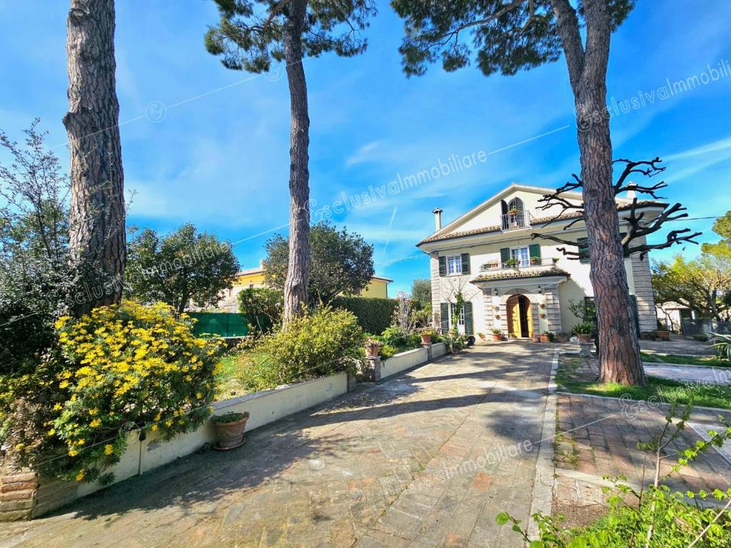 Villa a Castelfidardo in Via Dante Alighieri, 157 - Foto 2