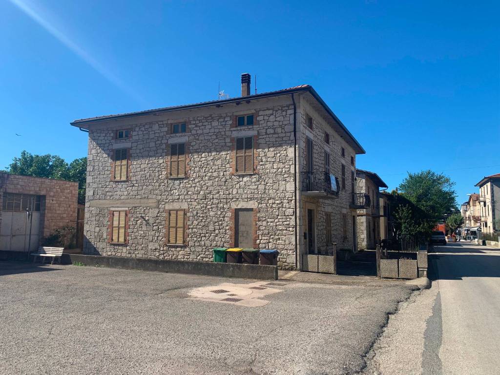 Villa a Gualdo cattaneo in Via Roma, 73 - Foto 3