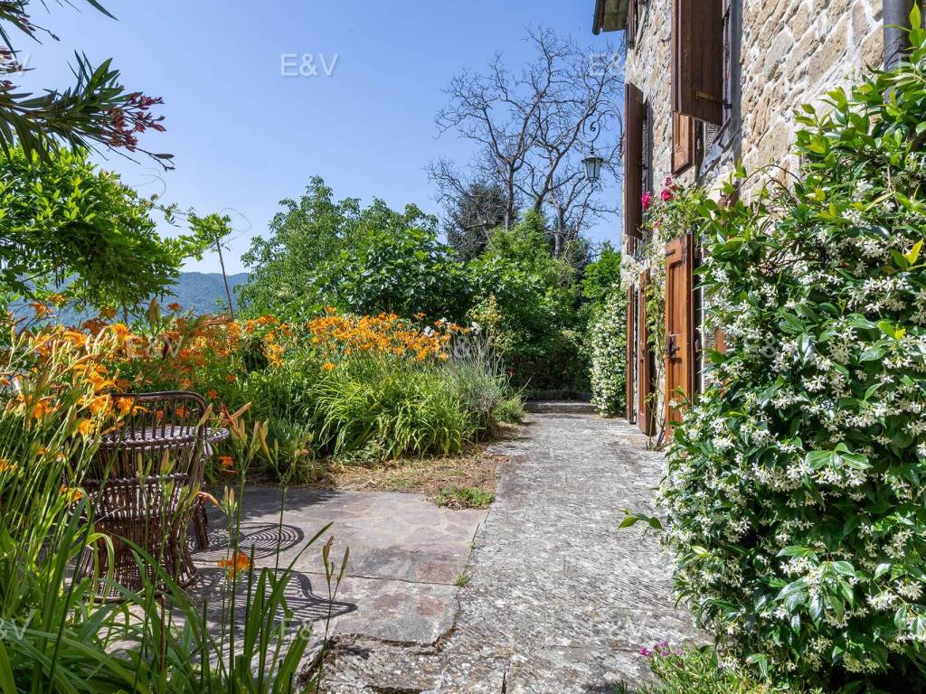 Casa indipendente a Poppi in Via Pratomagno - Foto 2