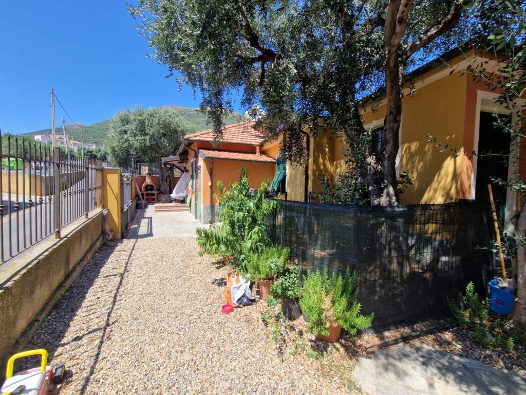 Villa a Albenga in Via 1 Costa Reale, 16 - Foto 2