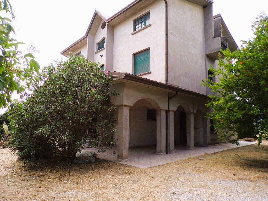 Villa a Nocera umbra in Via Stazione Gaifana, 9 - Foto 3