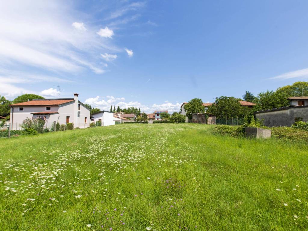Terreno a Capriva del friuli in VIA BATTISTI - Foto 2