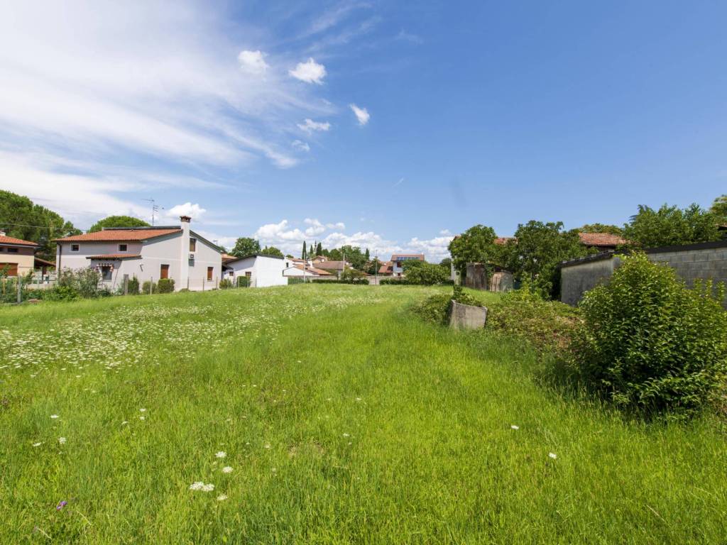 Terreno a Capriva del friuli in VIA BATTISTI - Foto 3