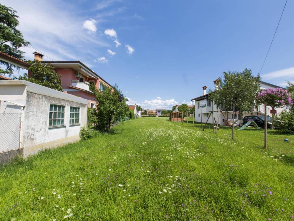 Terreno a Capriva del friuli in VIA BATTISTI - Foto 5