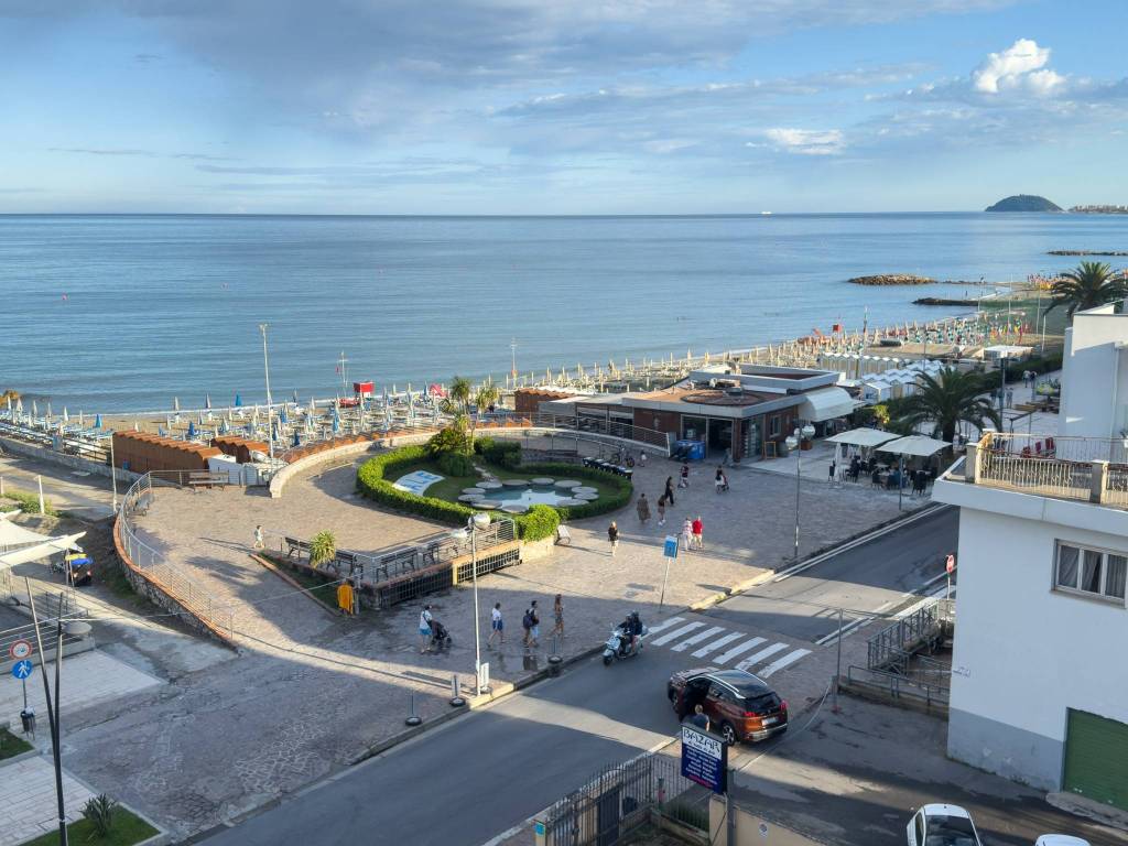 Appartamento a Ceriale in Lungomare Armando Diaz - Foto 2