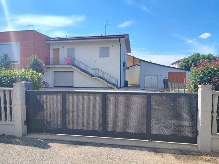 Appartamento a Bondeno in Via Fratelli Cervi, 20 - Foto 2