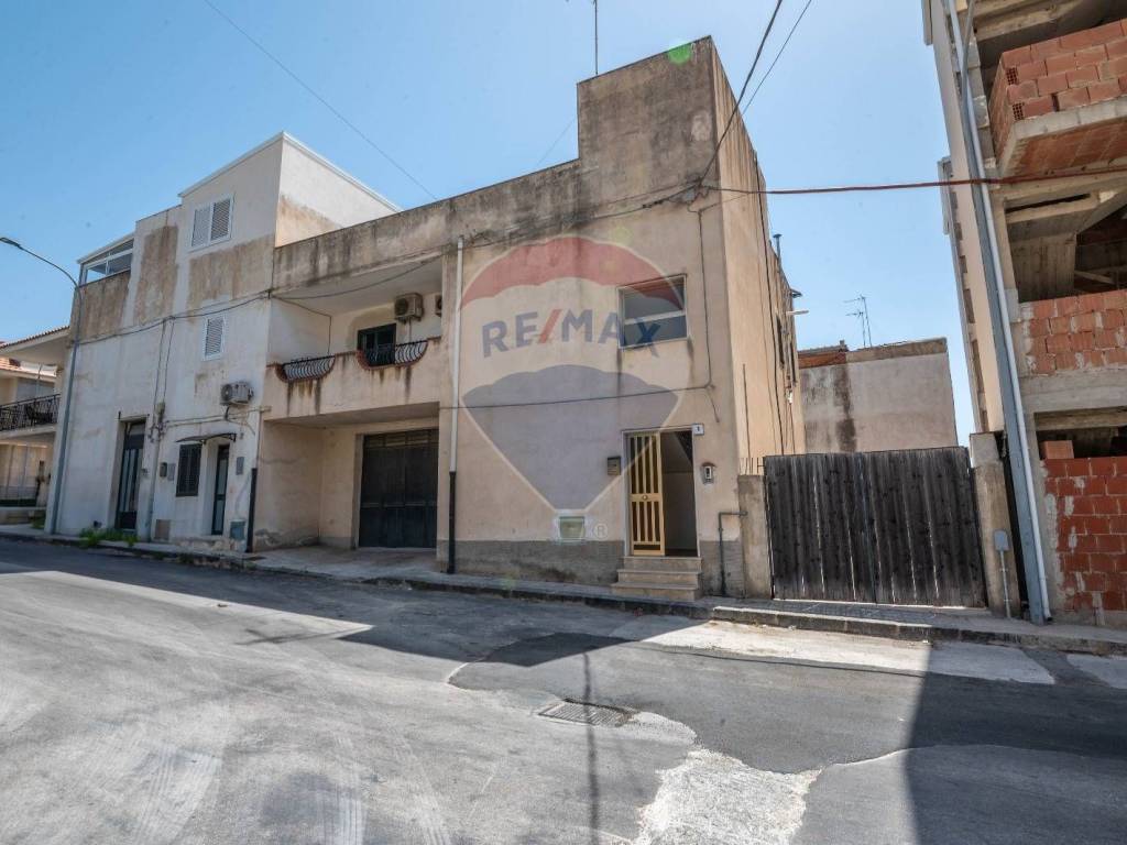 Casa indipendente a Noto in VIA CARLO CARRA', 9 - Foto 3