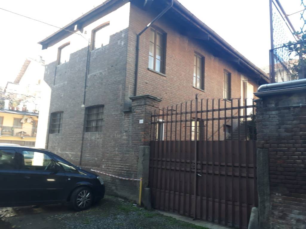Casa indipendente a Saluzzo in Piazza Camillo Benso di Cavour, 6 - Foto 2