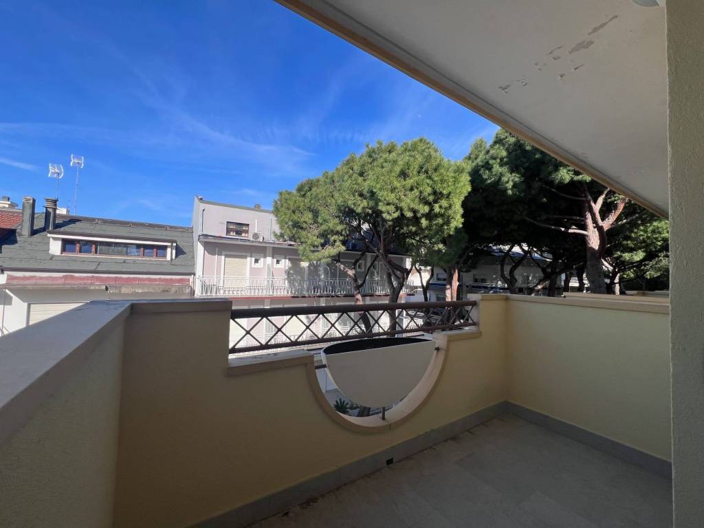 Appartamento a Riccione in Viale Dante Alighieri, 157 - Foto 2