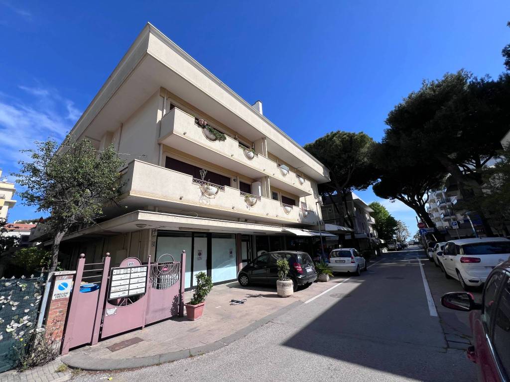 Appartamento a Riccione in Viale Dante Alighieri, 157 - Foto 3