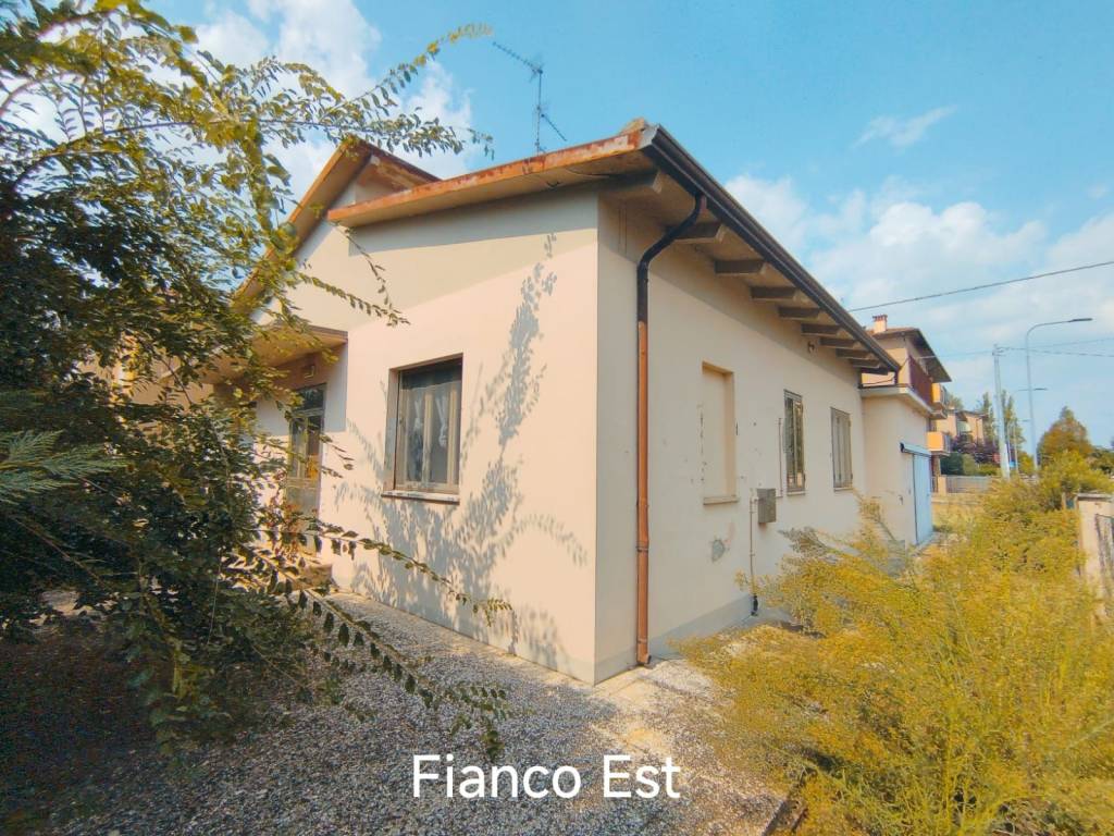 Villa a Mirandola in Via Valli, 87 - Foto 2