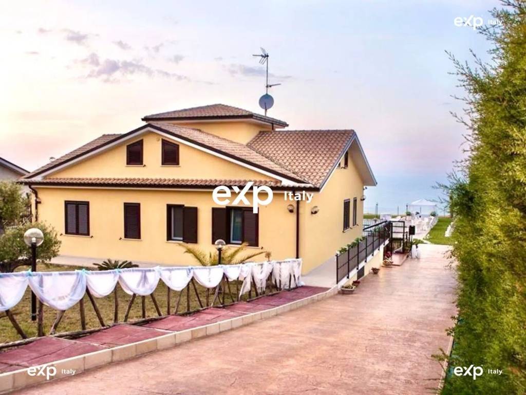 Villa a Petacciato in Piazza Della Comunità Europea, 19 - Foto 2