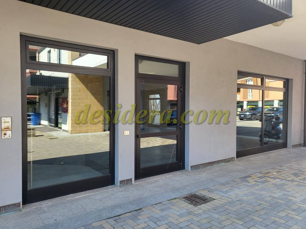 Immobile a Sesto calende in Piazza Aldo Moro, 8 - Foto 4