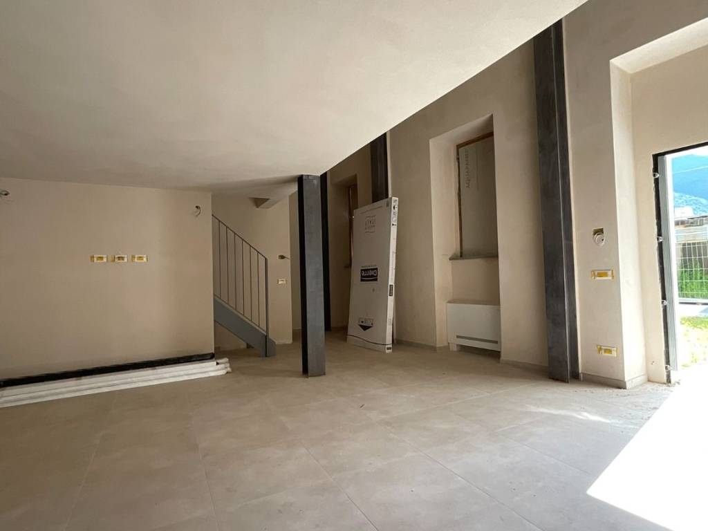 Appartamento a Cannobio in Via Paolo Zaccheo, 16 - Foto 4