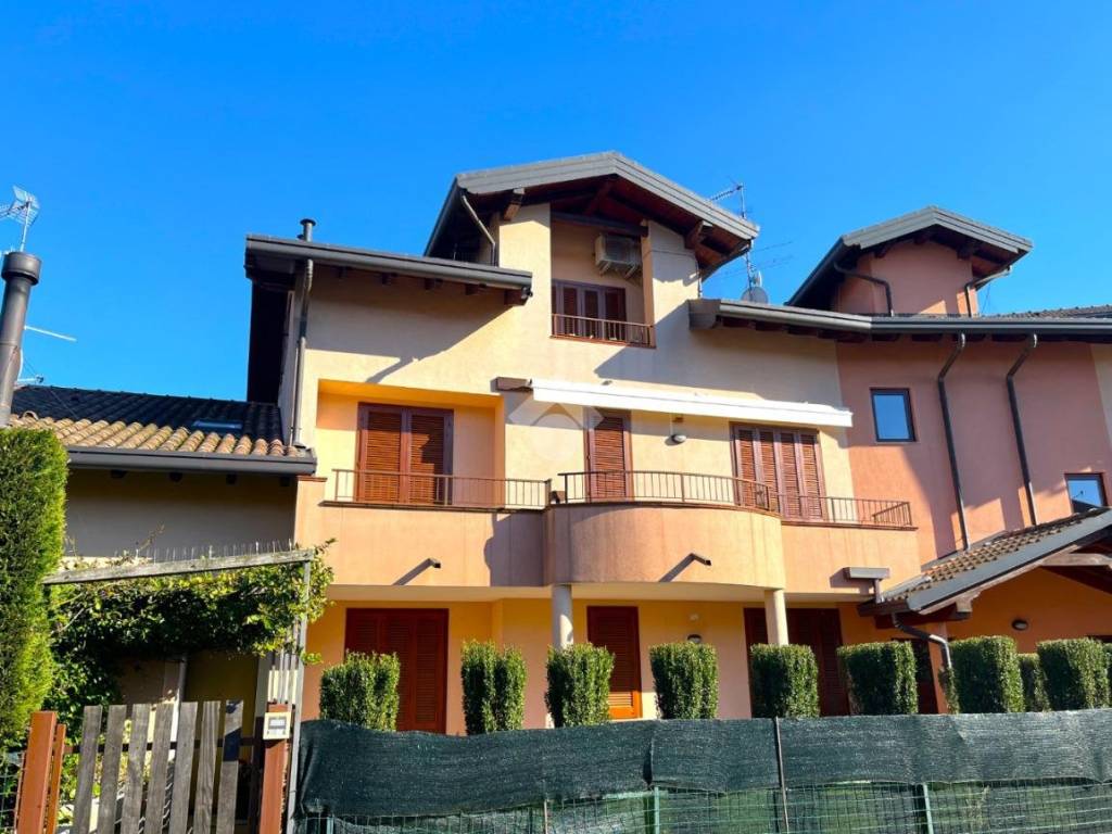 Appartamento a Jerago con orago in Via Monte Nero, 2 - Foto 2