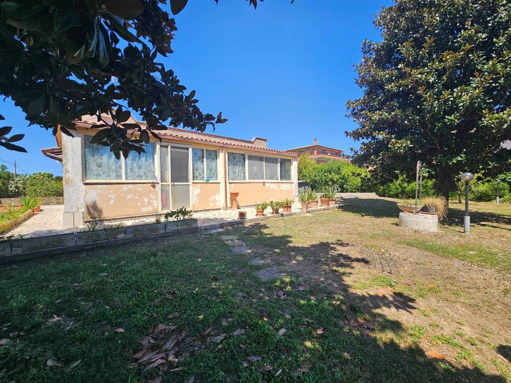 Casa indipendente a Aprilia in Via Vulcano - Foto 3