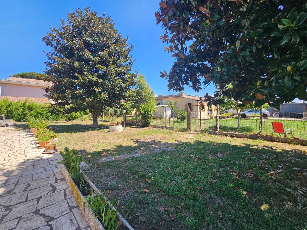 Casa indipendente a Aprilia in Via Vulcano - Foto 5