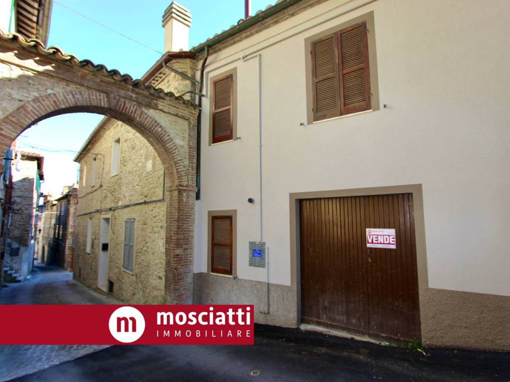 Casa indipendente a Esanatoglia in Via Agnese Alberici, 32 - Foto 2