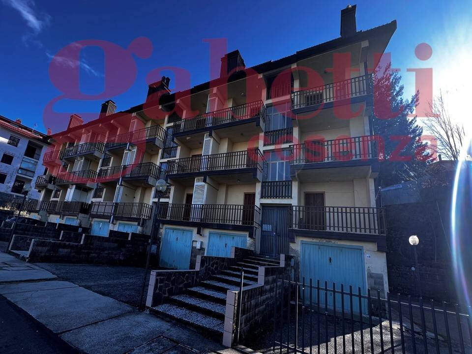 Appartamento a Spezzano della sila in Camigliatello via Dei Bucaneve, snc - Foto 2