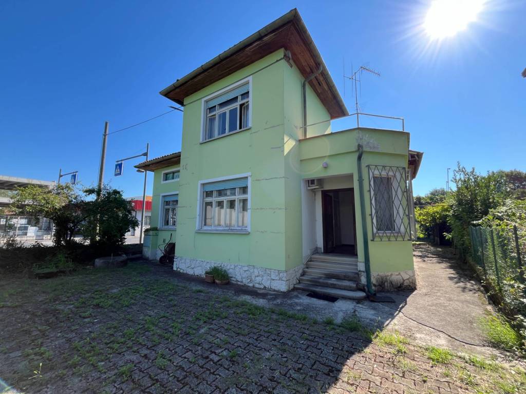 Villa a Gorizia in VIA TRIESTE, 251 - Foto 2