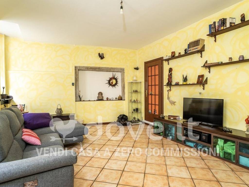 Casa indipendente a Cocquio-trevisago in Via de Maddalena, 4 - Foto 2