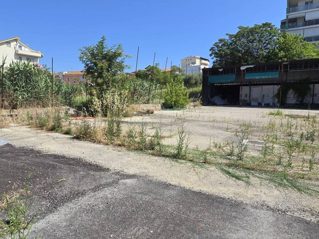 Terreno a Spoltore in Via Oslo, 16 - Foto 2
