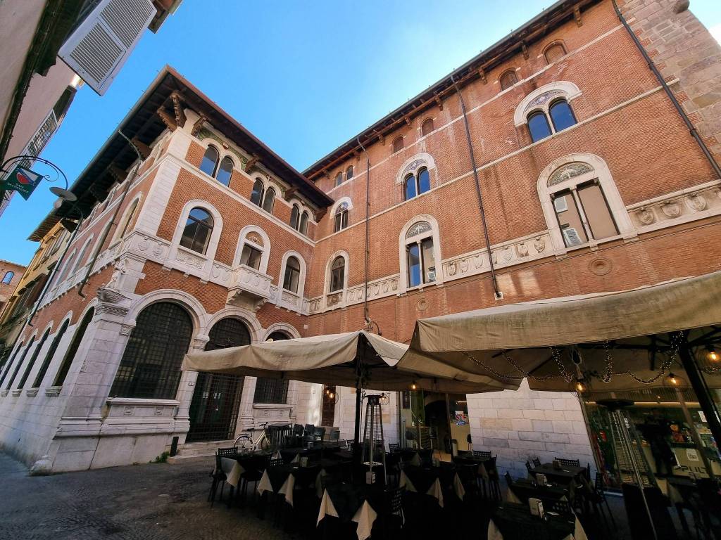 Palazzo / stabile a Lucca in Piazza dei Mercanti - Foto 2