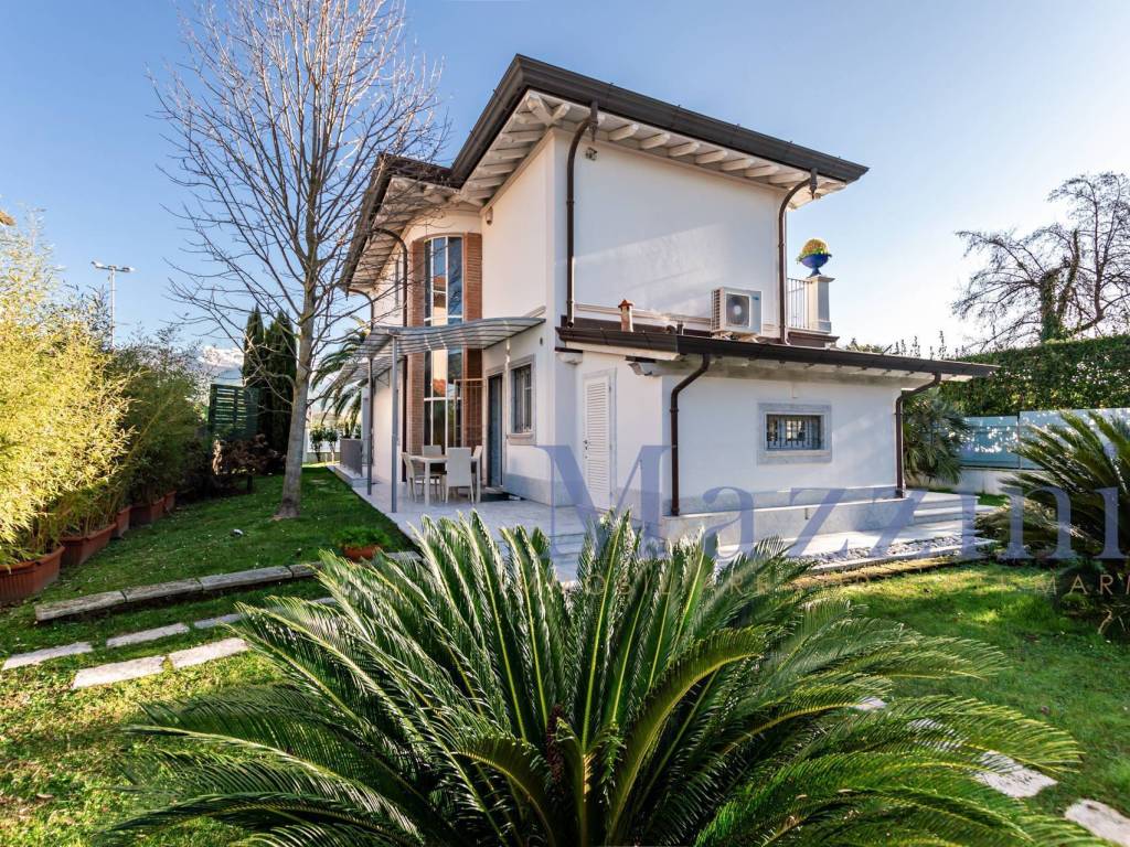 Villa a Forte dei marmi in via Donati - Foto 3