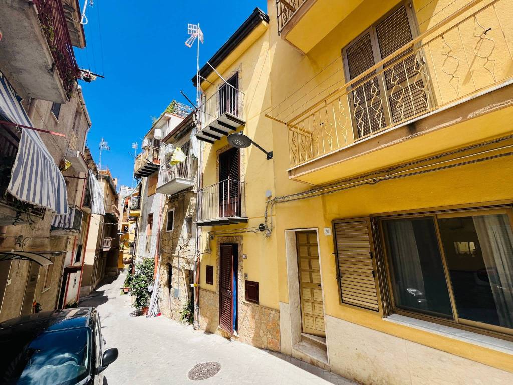 Casa indipendente a Lascari in Via Leone Lascari, 19 - Foto 2
