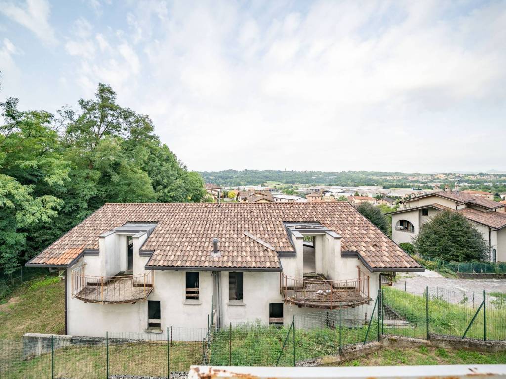 Villa a Dolzago in Via Don E. Ronchi, 18 - Foto 2