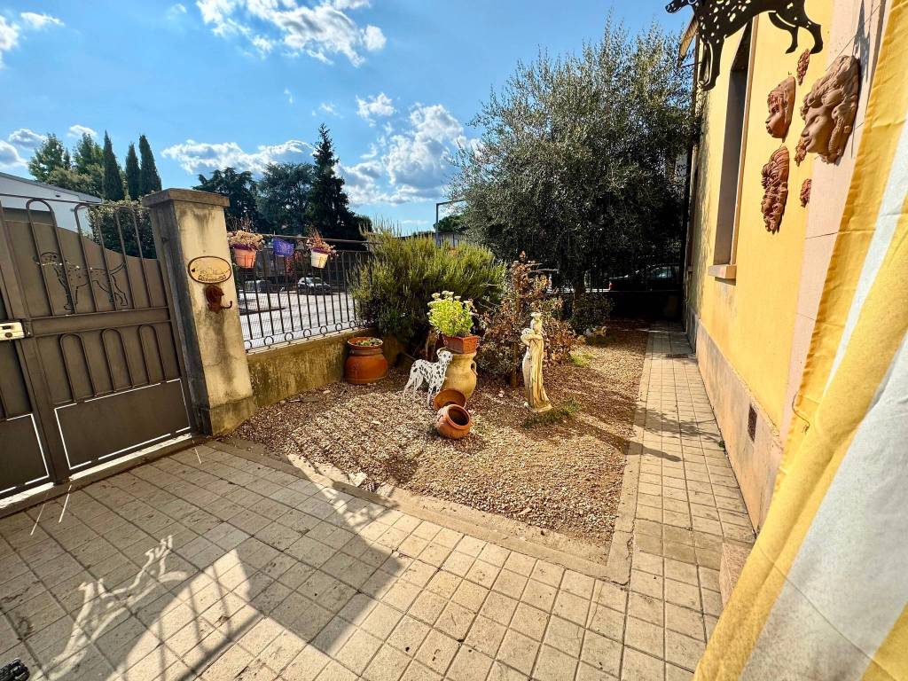 Appartamento a Montevarchi in Via Don Giovanni Minzoni - Foto 3