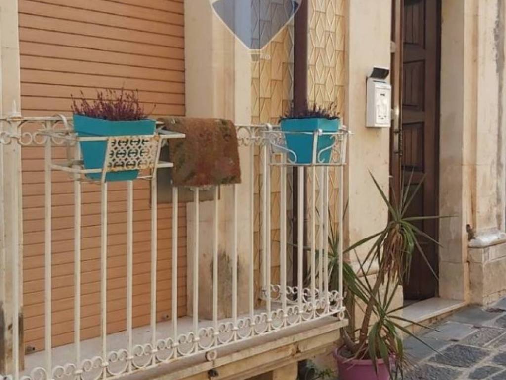 Casa indipendente a Canicattini bagni in Viale Venti Settembre, 207 - Foto 2