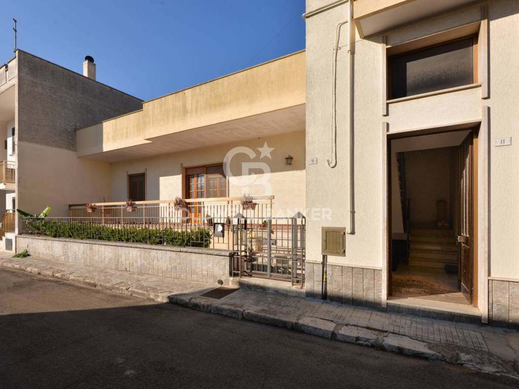 Casa indipendente a Castrignano de' greci in ViaGiuseppe Mazzini - Foto 2