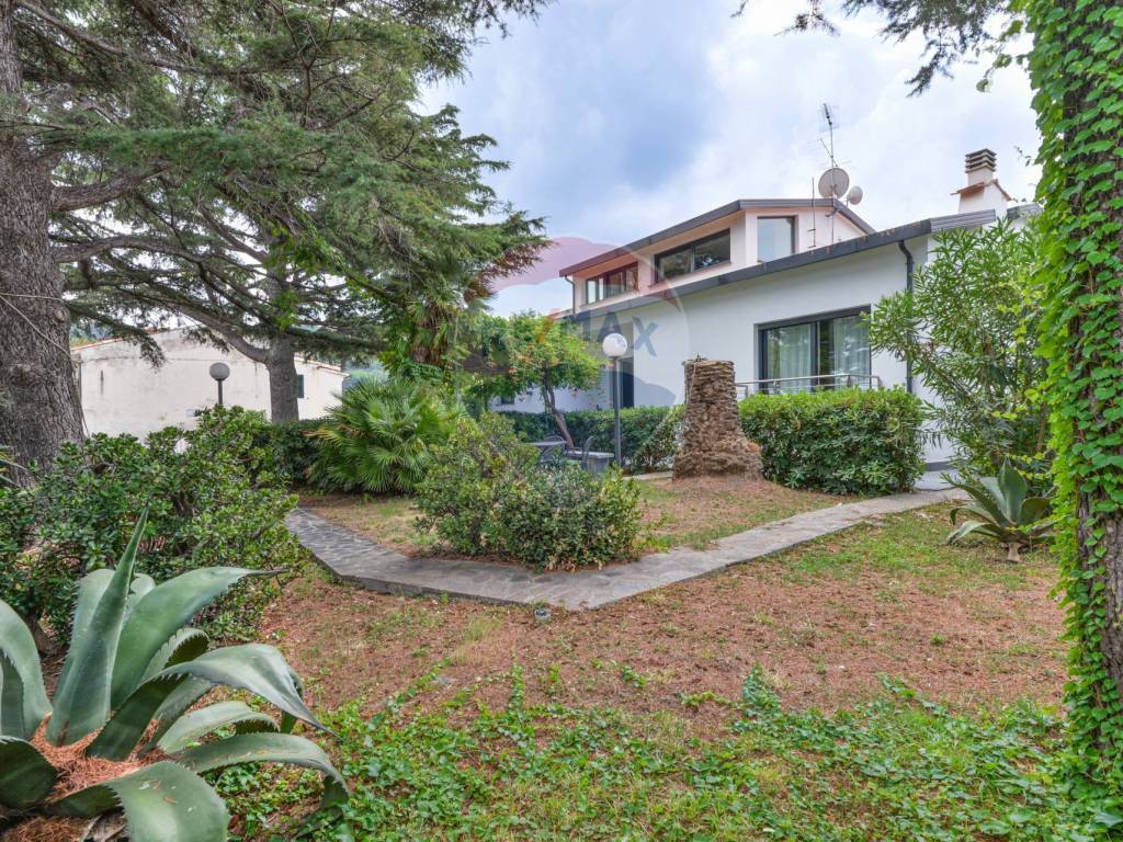 Villa a Marciana marina in Via Oliviero Murzi, 7 - Foto 2