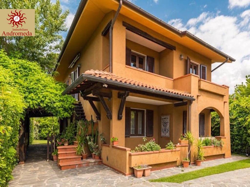 Appartamento a Forte dei marmi in Via Scassi Carli - Foto 3