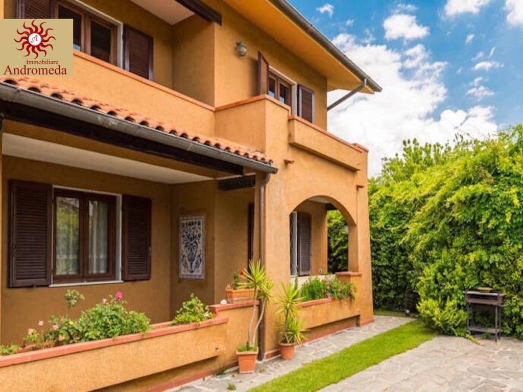 Appartamento a Forte dei marmi in Via Scassi Carli - Foto 5