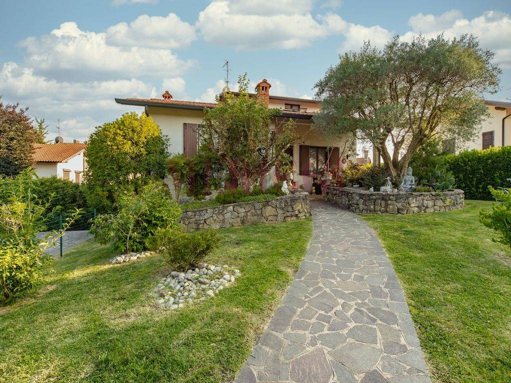 Villa a Lomagna in Via Thomas Alva Edison, 2 - Foto 2