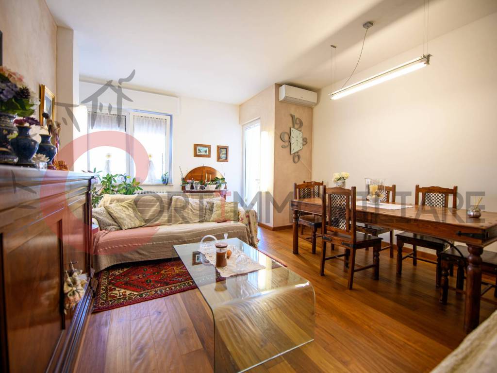 Appartamento a Follonica in Via Alessandro Manzoni, 37 - Foto 2